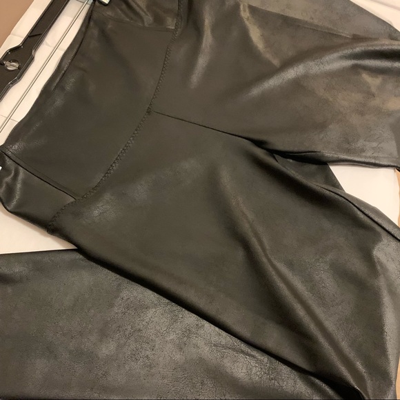 NWOT- Faux Leather Leggings, marble black sheen size small fits up to Med - Picture 3 of 10
